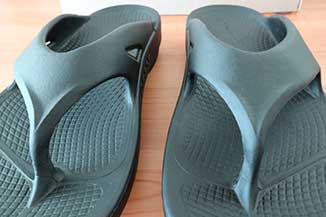 Video - OOFOS OOriginal Unisex Flip Flop (2020) We Tried It On... Wow!